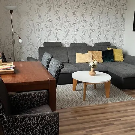 Utulny 3 Izbovy V Tichej Lokalite דירה טרנבה