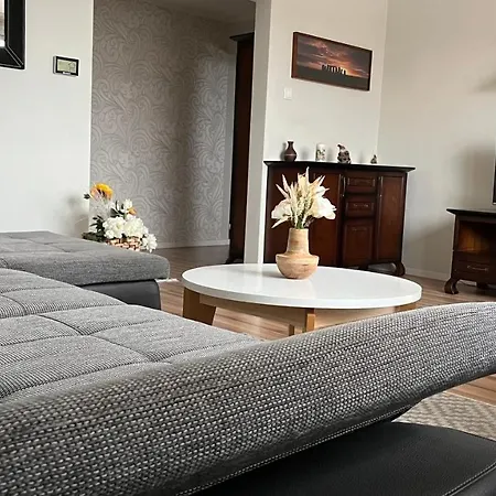 Utulny 3 Izbovy V Tichej Lokalite דירה *