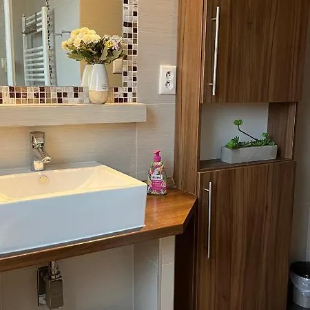 Utulny 3 Izbovy V Tichej Lokalite דירה